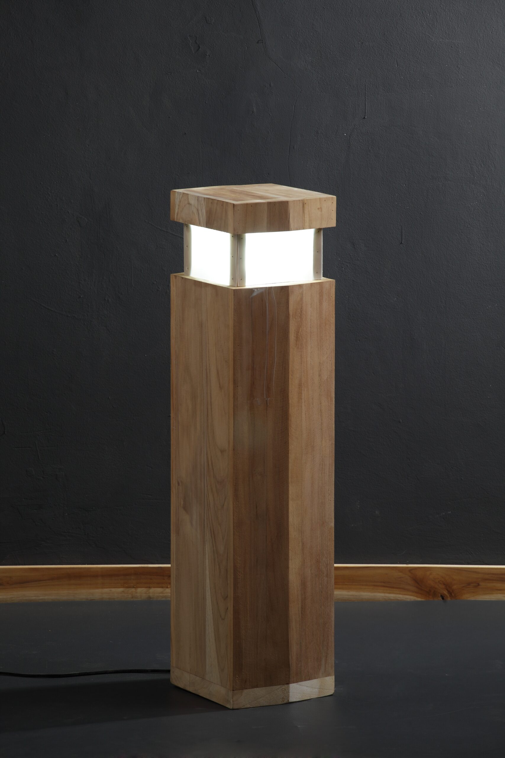 Outdoor Lamp_007 22X20X84CM
